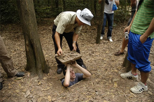 CU CHI TUNNEL GROUP TOURS 
